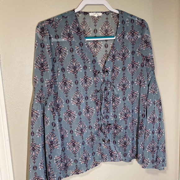 Maurice’s blouse with tie v neck - Picture 1 of 4